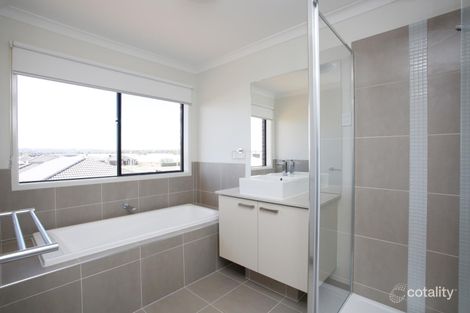 Property photo of 72 Karawarra Circuit Cranbourne North VIC 3977