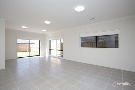 Property photo of 72 Karawarra Circuit Cranbourne North VIC 3977