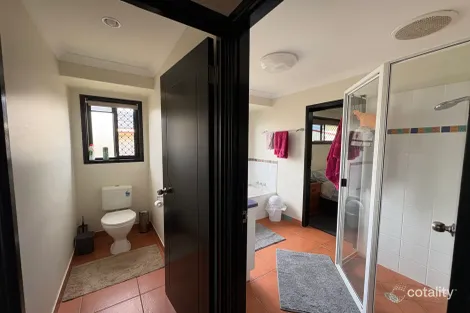 Property photo of 33 Wheeler Drive Glenella QLD 4740