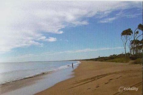 Property photo of 26 Kingfisher Crescent Moore Park Beach QLD 4670