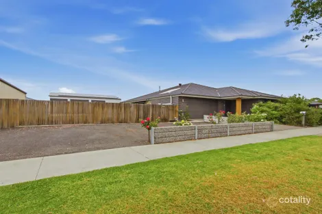 36 Shannon Bvd, Bairnsdale, VIC 3875