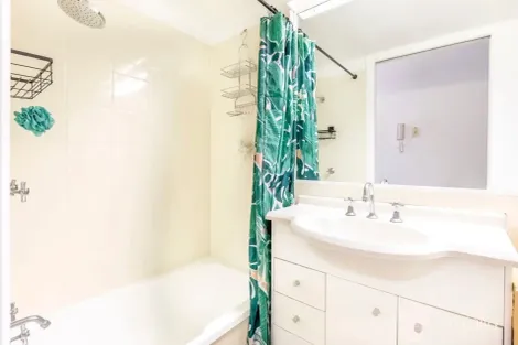 Property photo of 1/5 Heidelberg Street East Brisbane QLD 4169