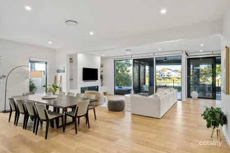 Property photo of 5046 Emerald Island Drive Carrara QLD 4211