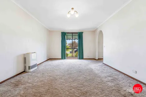Property photo of 28 Burnside Street Eaglehawk VIC 3556