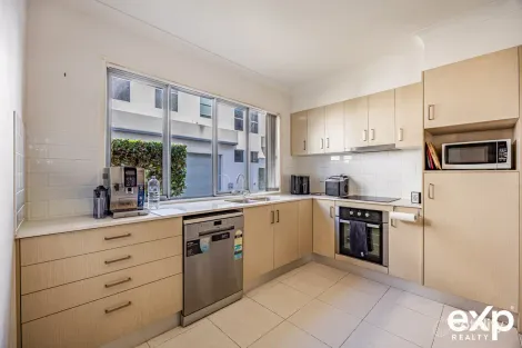 Property photo of 21/20 Careel Close Helensvale QLD 4212