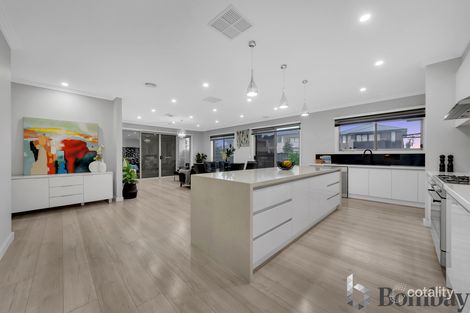 Property photo of 2 Kangaroo Road Craigieburn VIC 3064