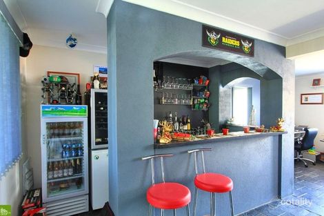 Property photo of 35 Shipton Crescent Mount Warrigal NSW 2528
