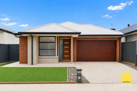 14 CRAWLEY ST, STRATHTULLOH, VIC 3338