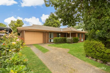 Property photo of 18 The Boulevard Gisborne VIC 3437