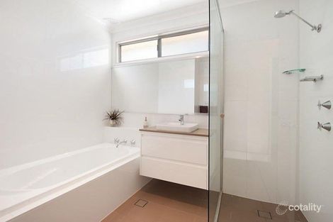 Property photo of 17 Bayside Drive Green Point NSW 2251