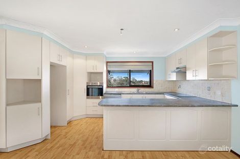 Property photo of 31 Jacaranda Avenue Figtree NSW 2525