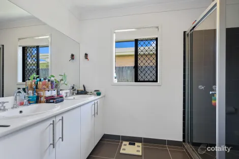 Property photo of 5 Beaumont Drive Pimpama QLD 4209