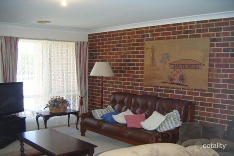 Property photo of 2 Privett Place Lavington NSW 2641