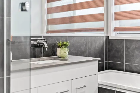 Property photo of 9 Kite Close Pallara QLD 4110