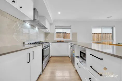 Property photo of 35 Bless Drive Tarneit VIC 3029