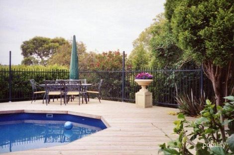 77 Chalcot Dr, Endeavour Hills, VIC 3802
