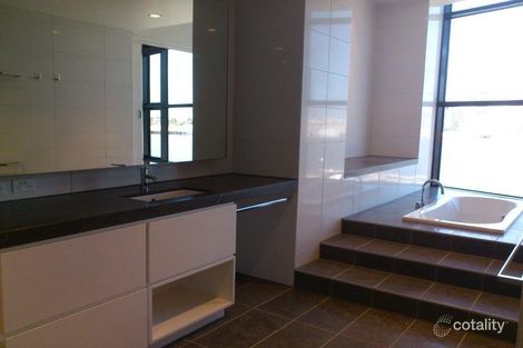 Property photo of 122 Newquay Promenade Docklands VIC 3008