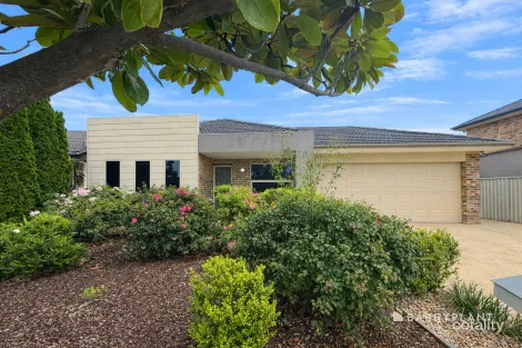15 Hartland Cct, Pakenham, VIC 3810