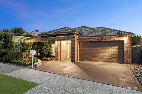 15 Macquarie Cct, Pakenham, VIC 3810