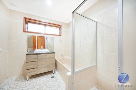 Property photo of 3 Lowe Crescent Elderslie NSW 2570