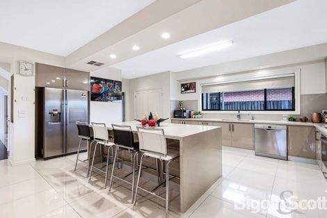 Property photo of 11 Lake View Boulevard Keysborough VIC 3173