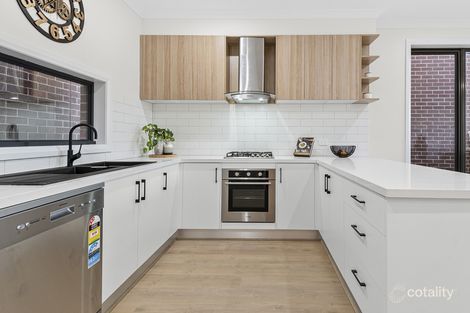 Property photo of 12 Bonar Court Endeavour Hills VIC 3802