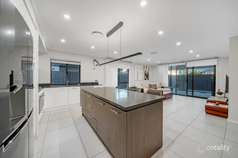 Property photo of 66 Meadow Circuit Helensvale QLD 4212