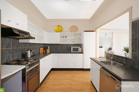 Property photo of 18 Bimbadeen Avenue West Wollongong NSW 2500