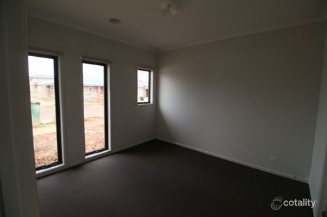 Property photo of 19 Tourmaline Drive Cobblebank VIC 3338