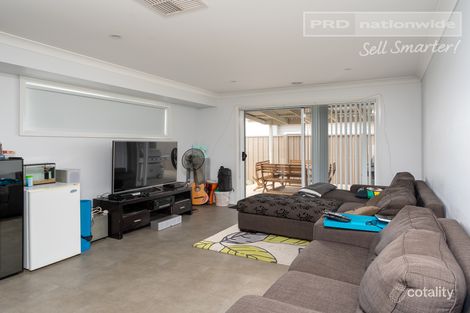 Property photo of 6 Park Place Lloyd NSW 2650