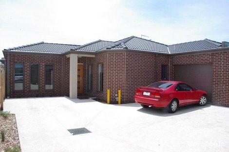 Property photo of 2/24 Finchley Park Crescent Tarneit VIC 3029