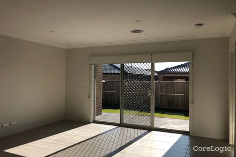 Property photo of 11 Verve Circuit Cranbourne West VIC 3977
