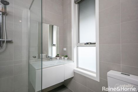 Property photo of 2/5 Robert Court Gisborne VIC 3437