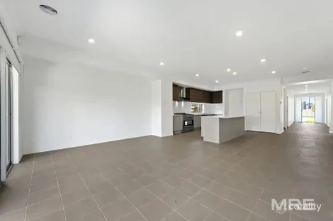 Property photo of 11 Maspeth Crescent Point Cook VIC 3030