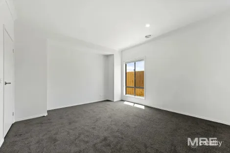 Property photo of 11 Maspeth Crescent Point Cook VIC 3030