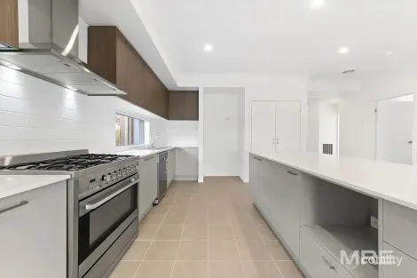 Property photo of 11 Maspeth Crescent Point Cook VIC 3030