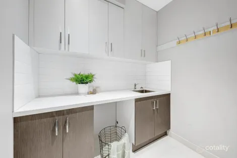 Property photo of 11 Beaconsfield Lane Caroline Springs VIC 3023