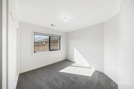Property photo of 8 Ruthberg Drive Sale VIC 3850