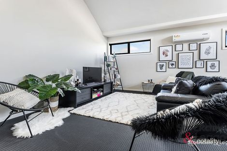 Property photo of 12/24 Healesville Loop Craigieburn VIC 3064
