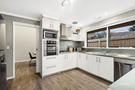 Property photo of 11 Rolland Court Endeavour Hills VIC 3802