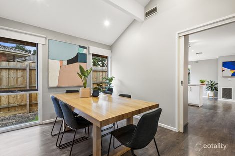 Property photo of 11 Rolland Court Endeavour Hills VIC 3802