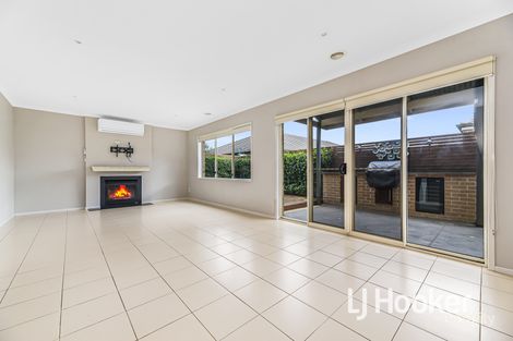 Property photo of 14 Camdolle Close Pakenham VIC 3810