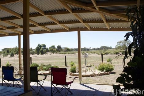 71 Hall Rd, Heathcote, VIC 3523