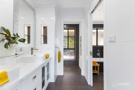 Property photo of 4 Riverbank Drive Emu Heights NSW 2750