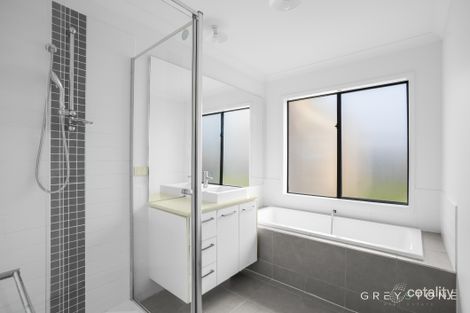 Property photo of 35 Streeton Avenue Caroline Springs VIC 3023