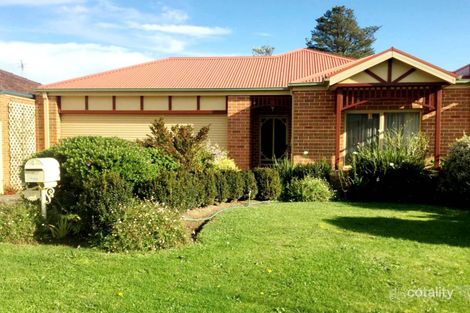 Property photo of 19 Wilona Way Berwick VIC 3806