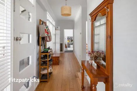 Property photo of 5 Ellimo Place Kooringal NSW 2650