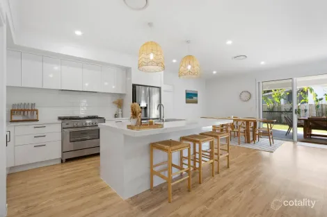 33 Salisbury St, Redland Bay, QLD 4165