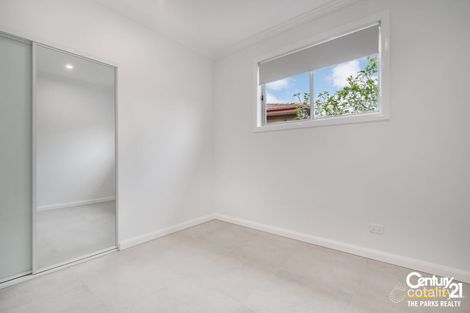 Property photo of 10A Comberford Close Prairiewood NSW 2176