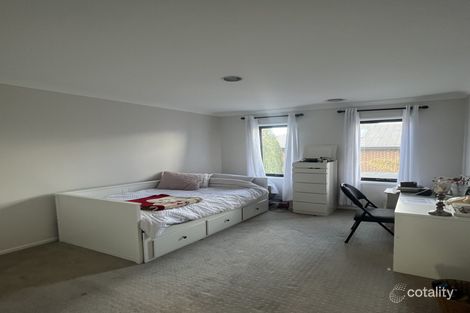 Property photo of 8 Herring Loop Caroline Springs VIC 3023